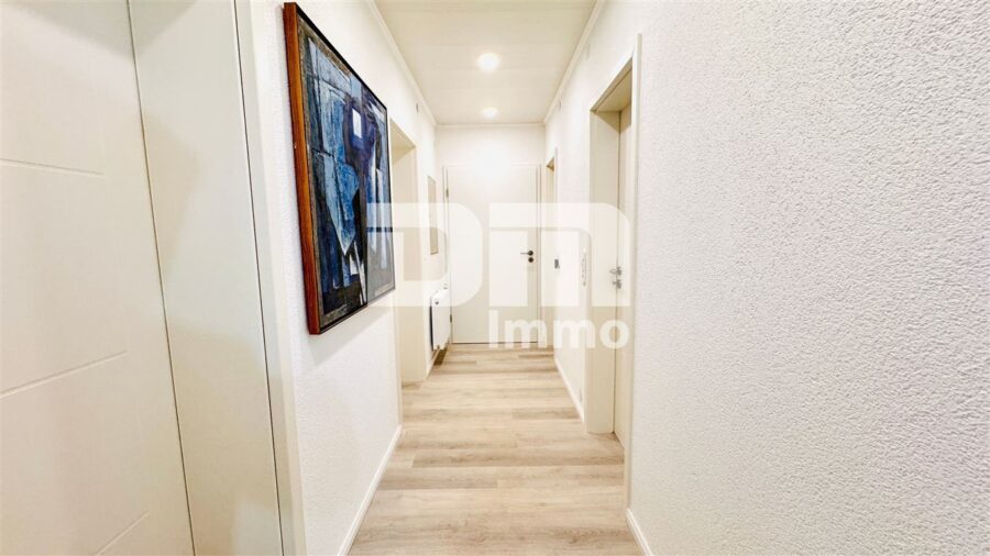 Umfassend saniertes Ein- Zweifamilienhaus auf großem Grundstück in Traumlage - EG WE2 Rechter Gebäudeteil Flur / Diele